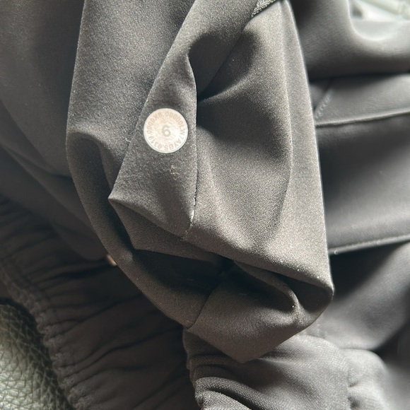 Lululemon Noir Short 5.5 inch Black High Waist Tie Flowy Travel Wrinkle Free 6 - Picture 11 of 13